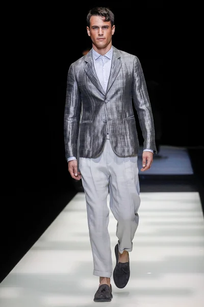 Look 10